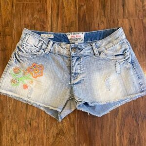 Y2K Hot Kiss CiCi Low Rise Denim Shorts with Embroidered Flowers Women’s 7